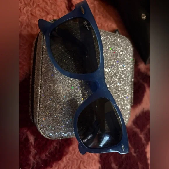 Ray-Ban Blue Unisex brand new Sunglasses - Picture 2 of 16